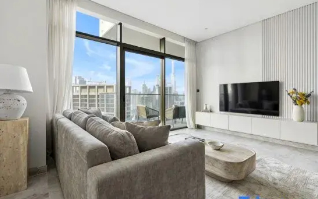 Modern 1BR Apartment with Burj Khalifa View