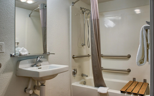 Motel 6 Seattle, WA - South