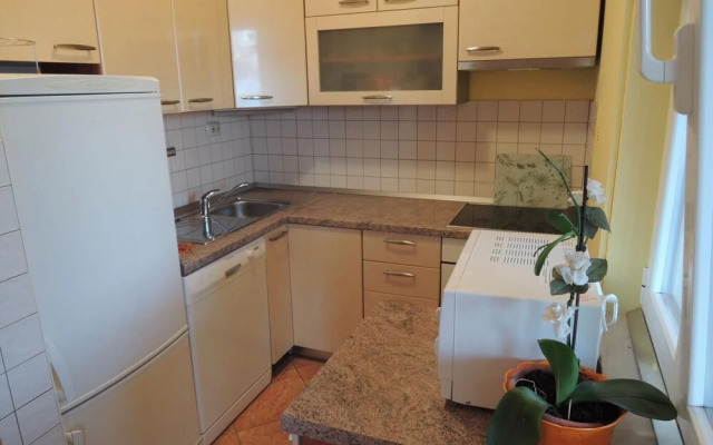 Jak - Comfortable Apartments - A2-gornji