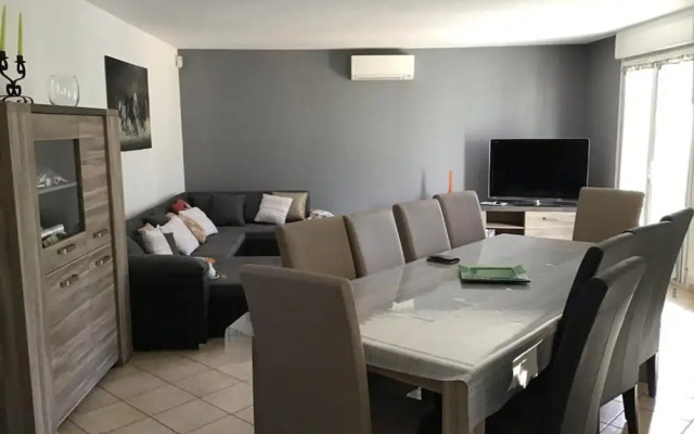 Cozy Villa in Saint-laurent-la-vernede