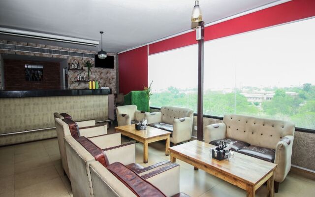 OYO 6894 Hotel White Lily