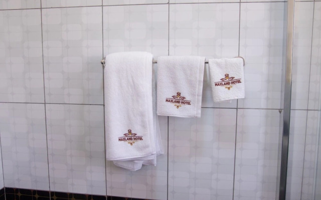 Maxland Hotel Juja