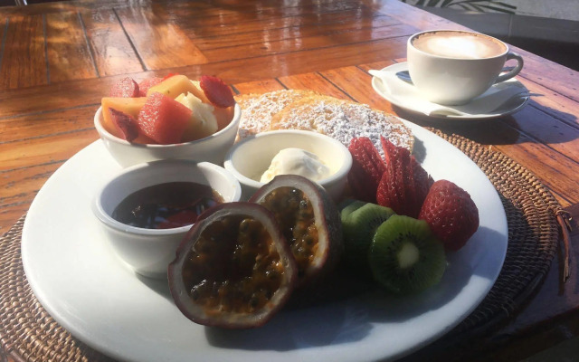 Bay Village Tropical Retreat & Apartments