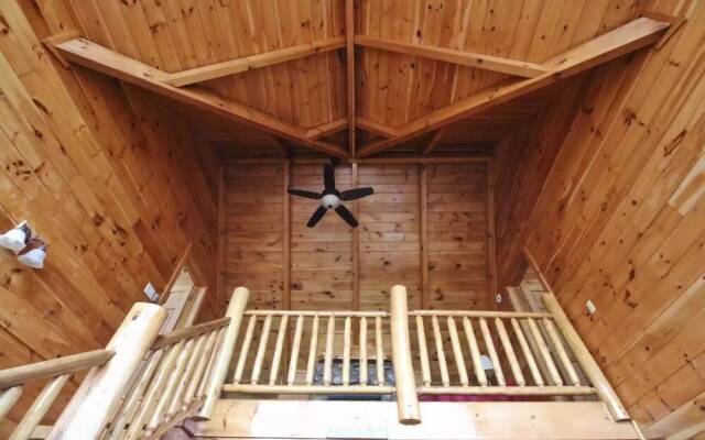 Smoky Treehouse Lodge #614