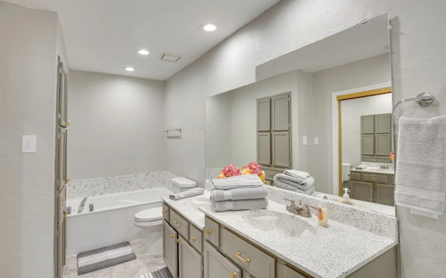 Pet-friendly Carrollton Home w/ Fenced Backyard!