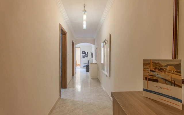 Merill Pool and Sea, charming Apart 1