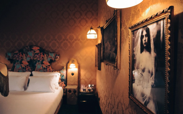 Pensão Amor Madam’s Lodge