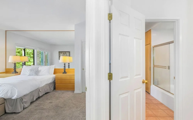 Snowcap Escape at Mount Bachelor