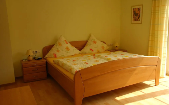 Wein- und Gaestehaus Genetsch