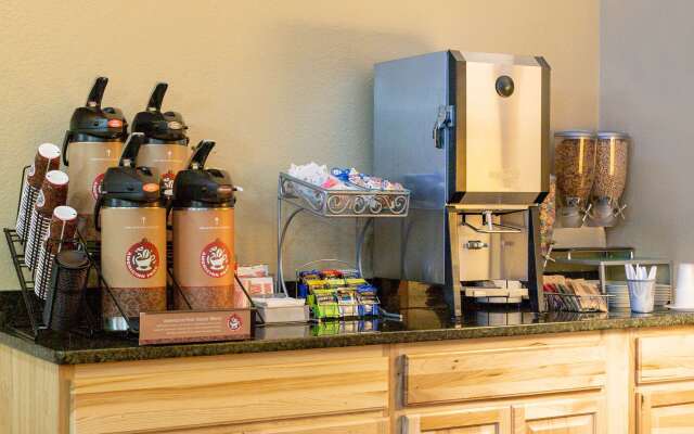 AmericInn by Wyndham West Bend