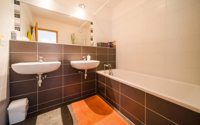 Comfy condo & FREE parking