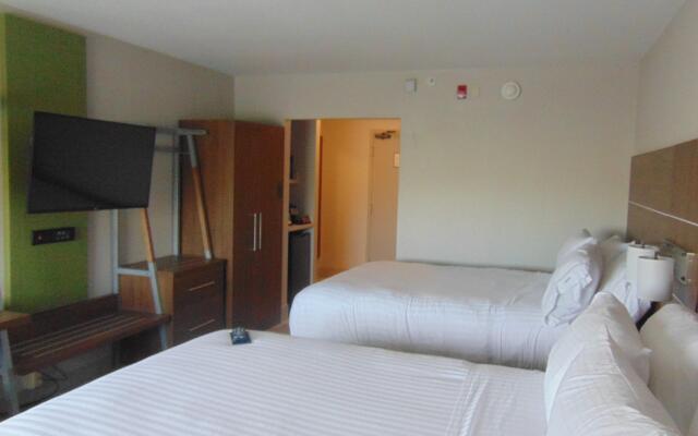 Holiday Inn Express & Suites Wapakoneta by IHG