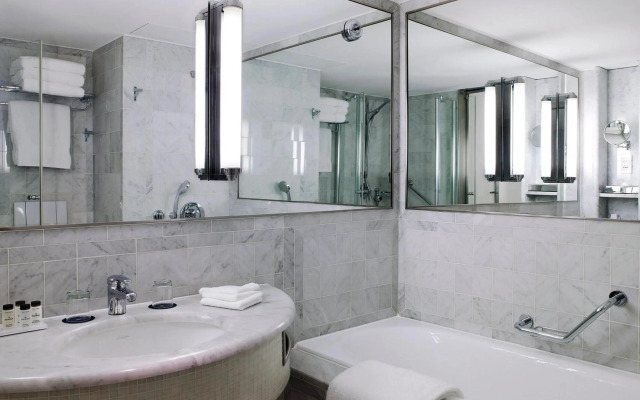 Le Metropolitan Paris Tour Eiffel, a Tribute Portfolio Hotel