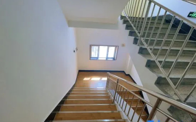 Urumqi Shisantuan Business Hotel (South Railway Station Branch)