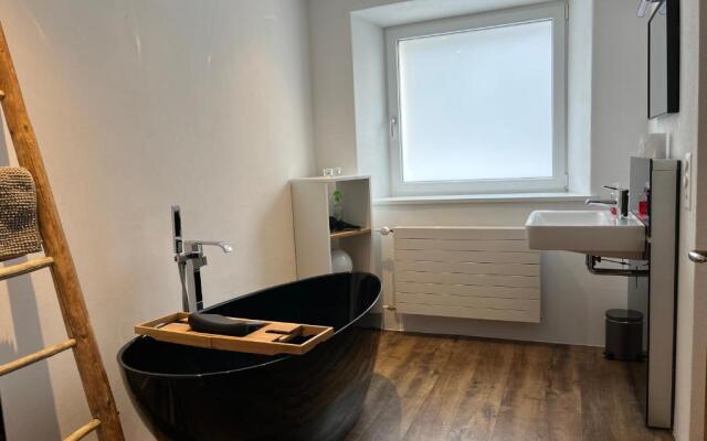 Schöne, sonnige Parterrewohung 3 Zi. mit Garten