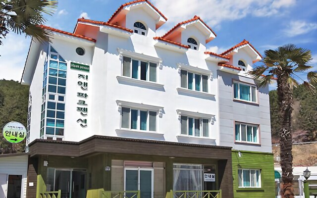 Tongyeong Ji and Park Pension