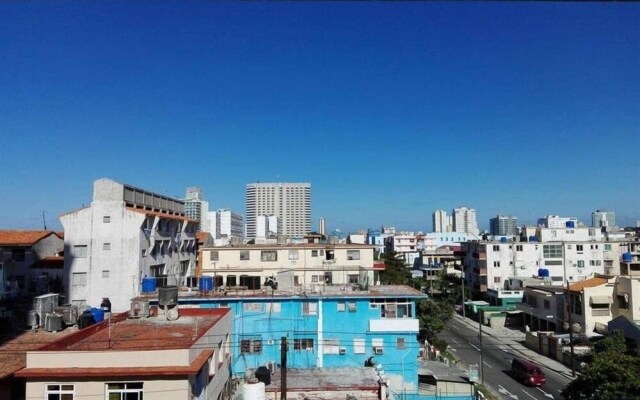 Malecon 4, Knocking on Cuba