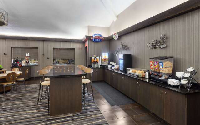 Super 8 by Wyndham Copley Akron