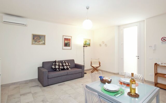 Historic Holiday Home in San Vincenzo near Beach