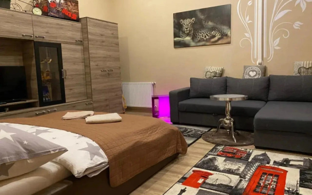 Mandy Rooms