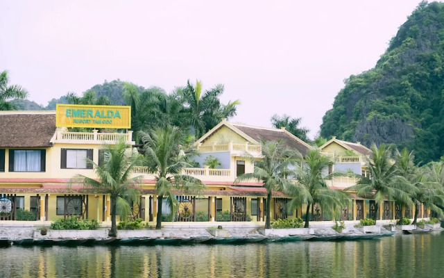 Emeralda Resort Tam Coc