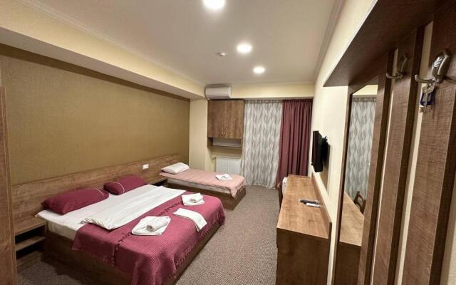 5 Rooms near 300 Aragveli metro station
