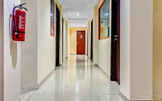 Super OYO 90692 Point Hostel