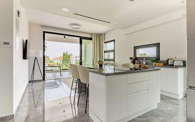 Sanders Evolution 2 Sweet 2 Bedroom Apartment With Balcony