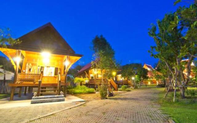 Bueng Bua Thong Resort