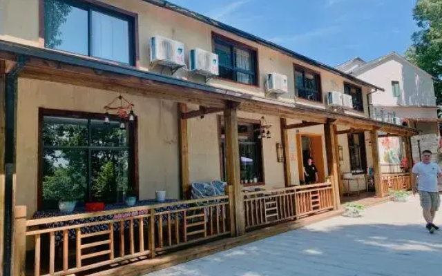 Hangzhou Panyuan Yunman red maple homestay