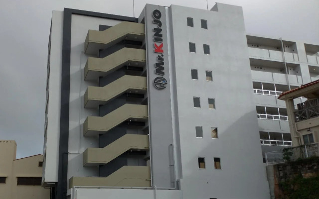 Mr.KINJO inn in front of Children Medical Care Center