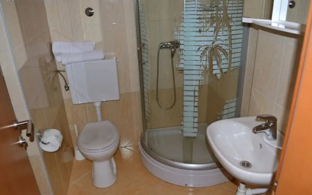 Floral Apartments Pende