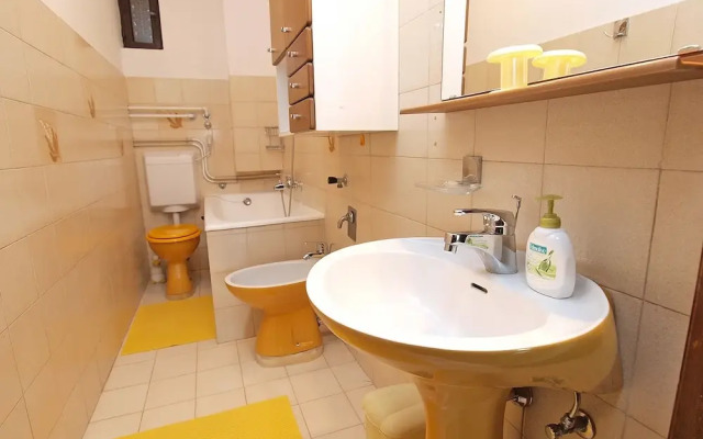 Apartment 864