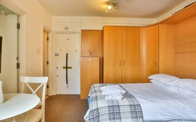 Sloane Avenue Apartment