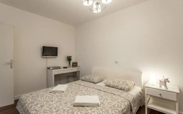 Hola Apartment