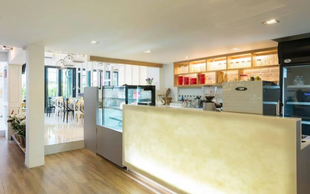 White Ivory Bed & Breakfast