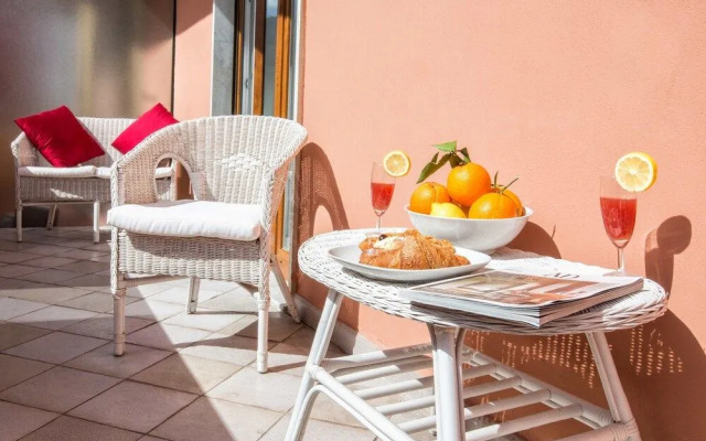 Modern Sorrento two bedroom Apartment with Terrace