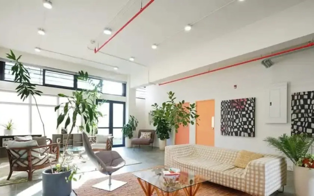 w Comfy Loft in Santa Ana