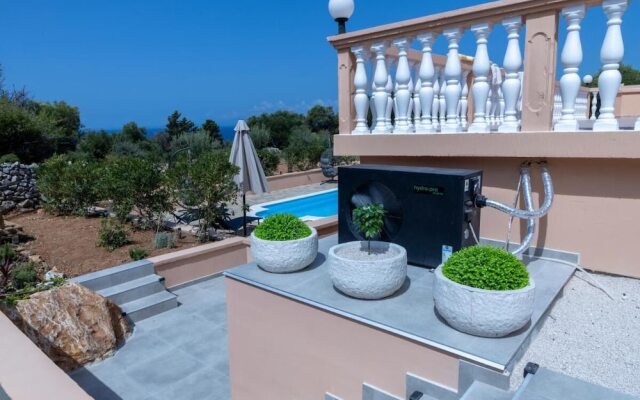 Villa Akulica With Heated Outdoor Pool and Seaview