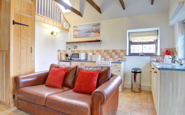 Picturesque Holiday Home in Bwlch-y-groes With Garden