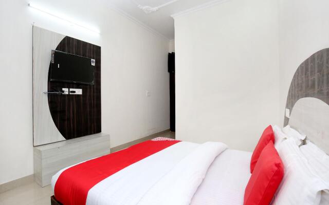 OYO 12025 Hotel Kamal Palace