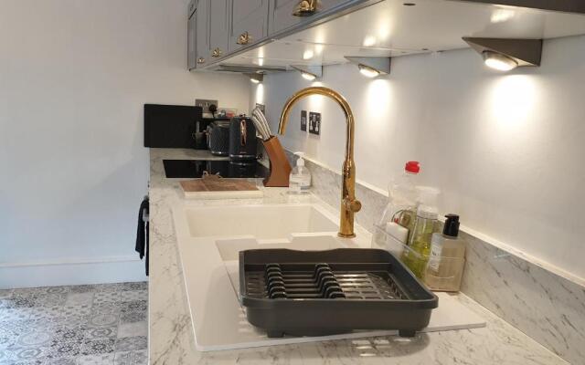 Central Windermere Luxury two bed Apartment Dog Friendly