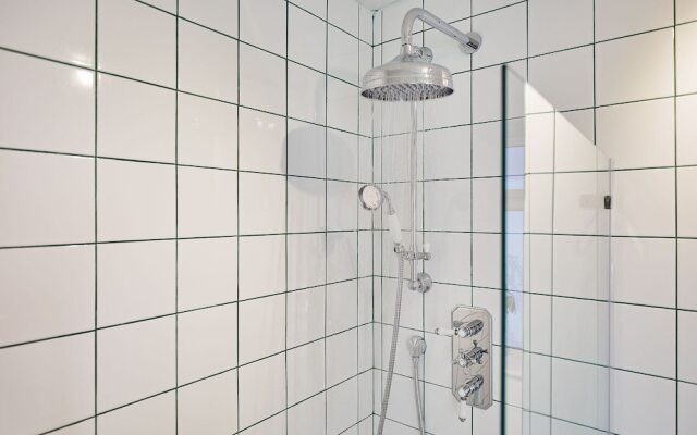 Host Stay The Artists Pad Too