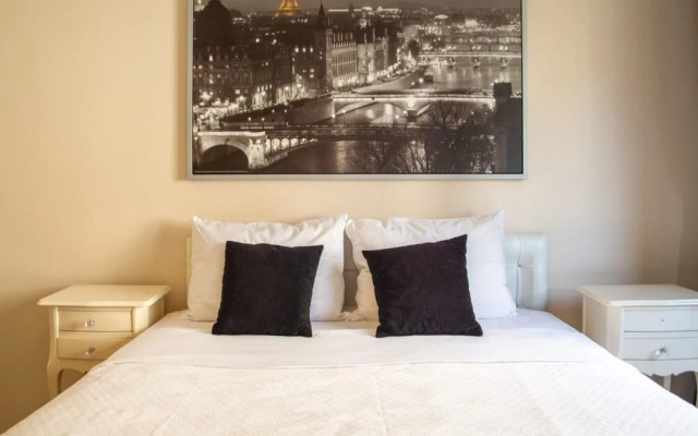 Pleasant and Central Flat With Balcony in Izmir