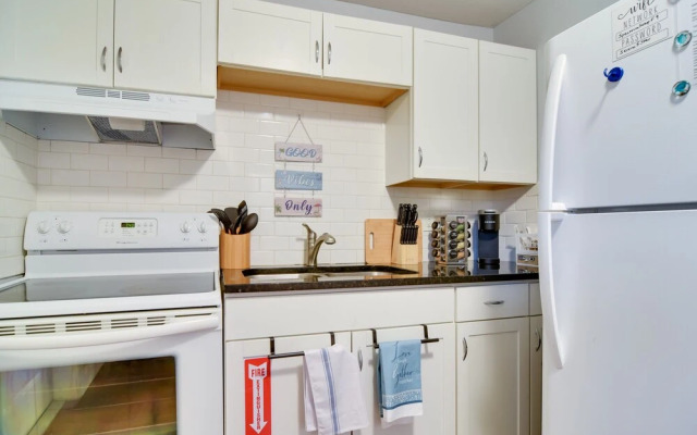 Dog-friendly Largo Apartment w/ Large Shared Yard!