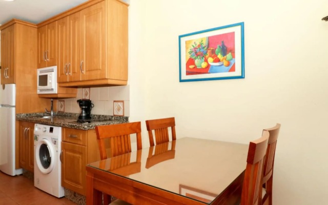 Apartamentos Benal Beach