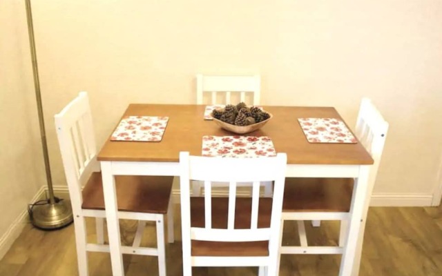 2 Bedroom Flat Near Holyrood Park Sleeps 4