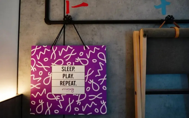 Moxy Suzhou City Centre