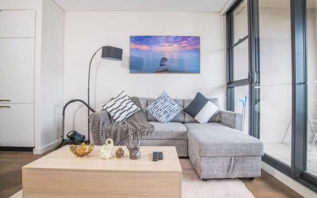 Bright & Modern! 2bed 2bath APT With Parking