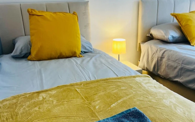 2 Bed Flat - Sleeps 8 - Pets - Garden - Parking